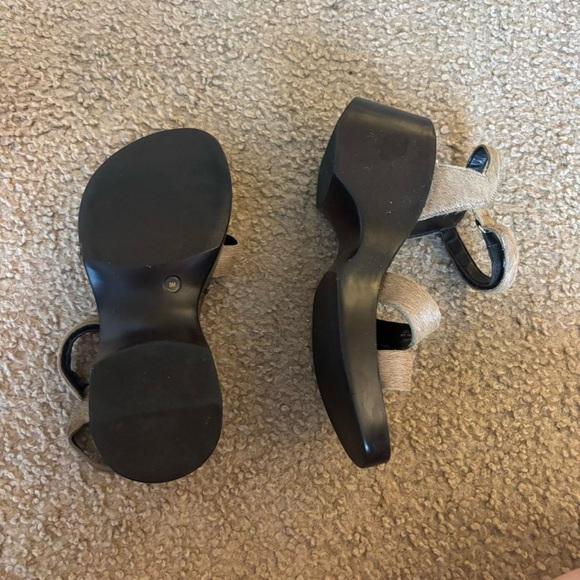 Enzo Angiolini Black and Tan Platform Sandals - Picture 4 of 8